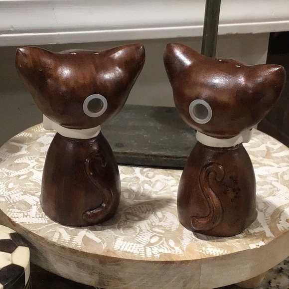 LeGo Vintage 50’s Charming Winking Cat Salt & Pepper Shakers with Bow Ties - Picture 2 of 3